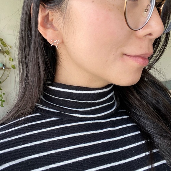 mini bow earrings 🎀 (14kt gold filled) - Picture 2 of 3